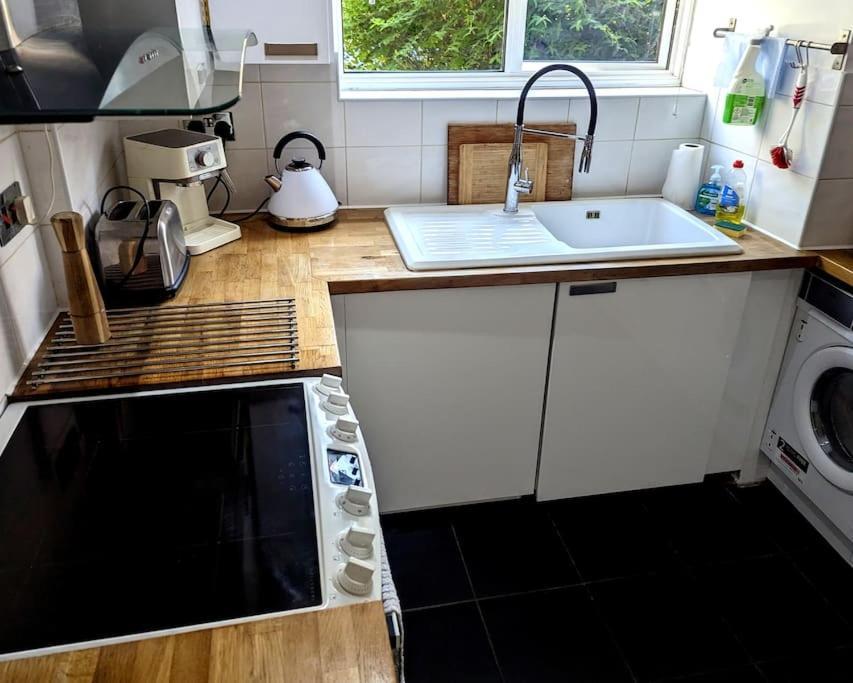 Charming 2-Bed Garden Flat Apartment London Luaran gambar